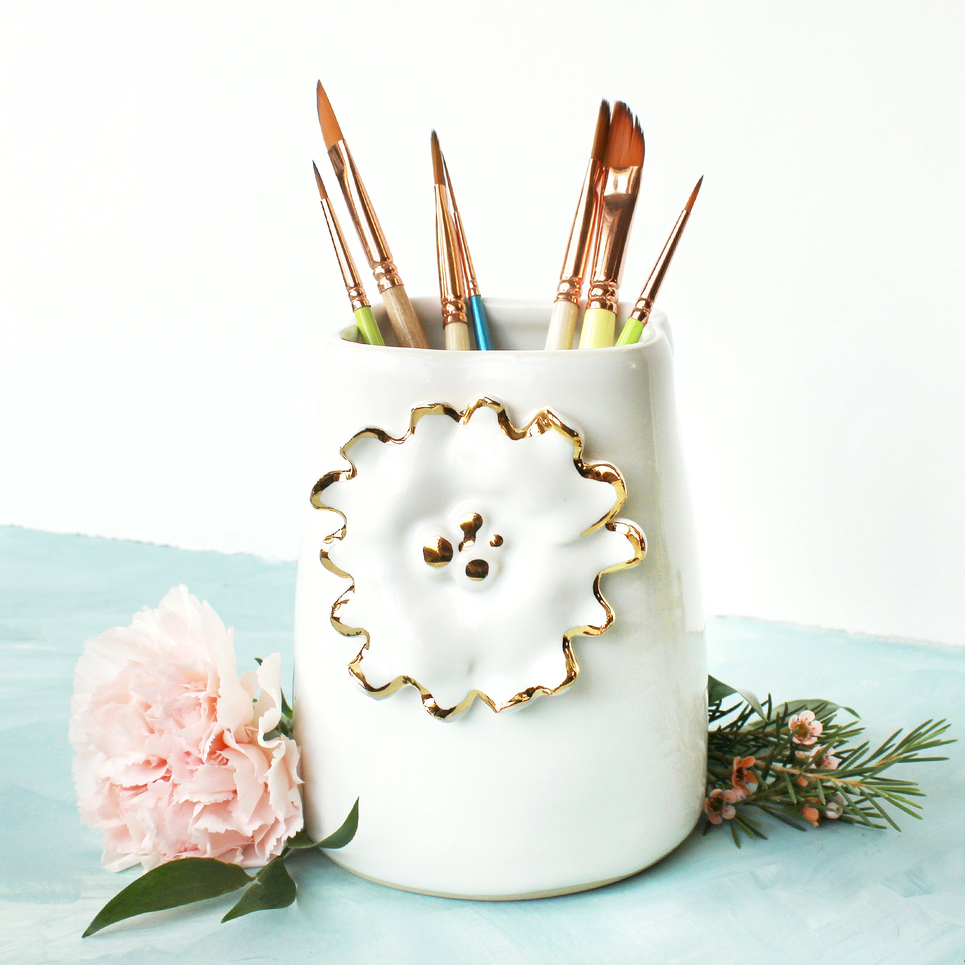 Ceramic Brush Holder – Gold & White Flower